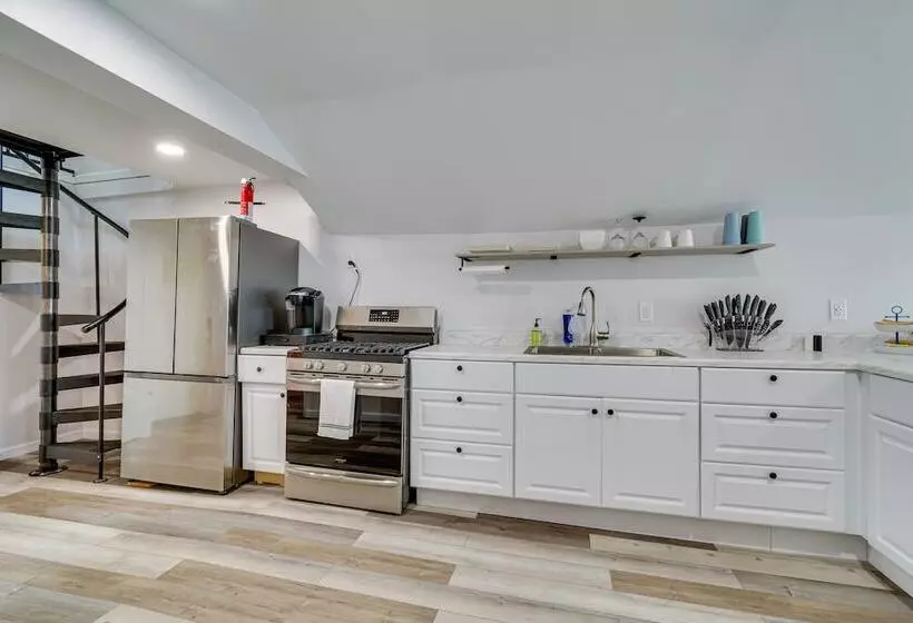 Cozy Irondequoit Home On Lake Ontario!