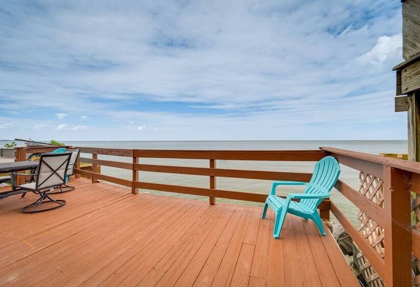 Cozy Irondequoit Home On Lake Ontario!