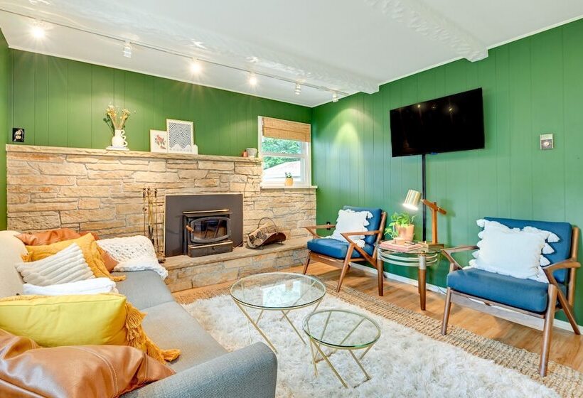 Cozy Montello Hideaway Near Puckaway Lake Access!