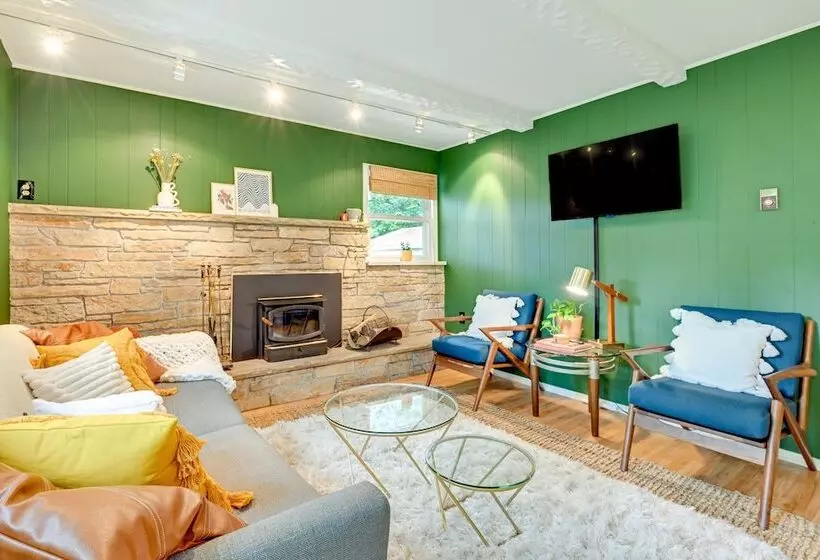 Cozy Montello Hideaway Near Puckaway Lake Access!