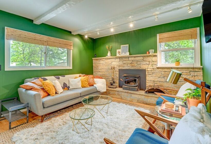 Cozy Montello Hideaway Near Puckaway Lake Access!