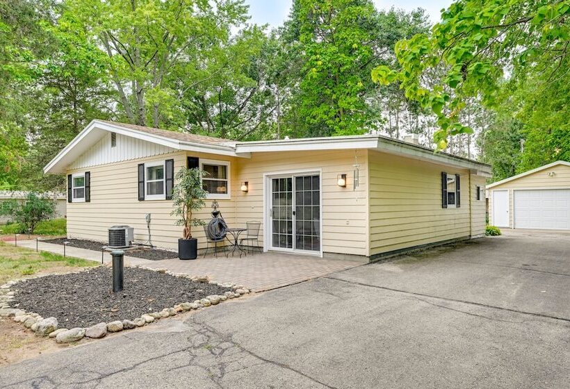 Cozy Montello Hideaway Near Puckaway Lake Access!