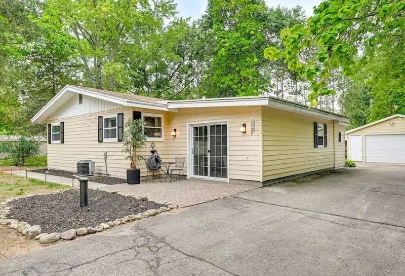 Cozy Montello Hideaway Near Puckaway Lake Access!