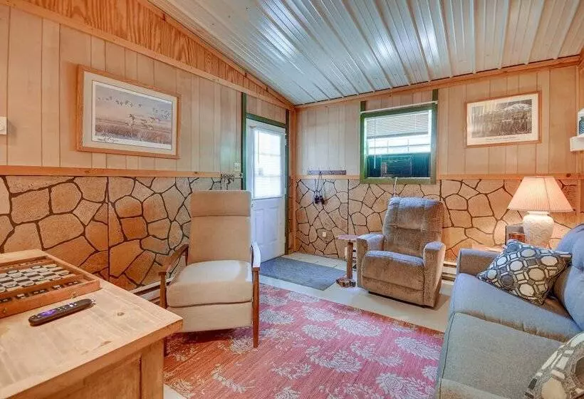 Stargaze, Hike & Kayak: Cabin Near Copper Breaks!