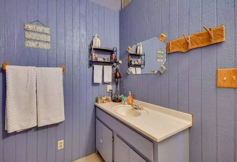 Stargaze, Hike & Kayak: Cabin Near Copper Breaks!