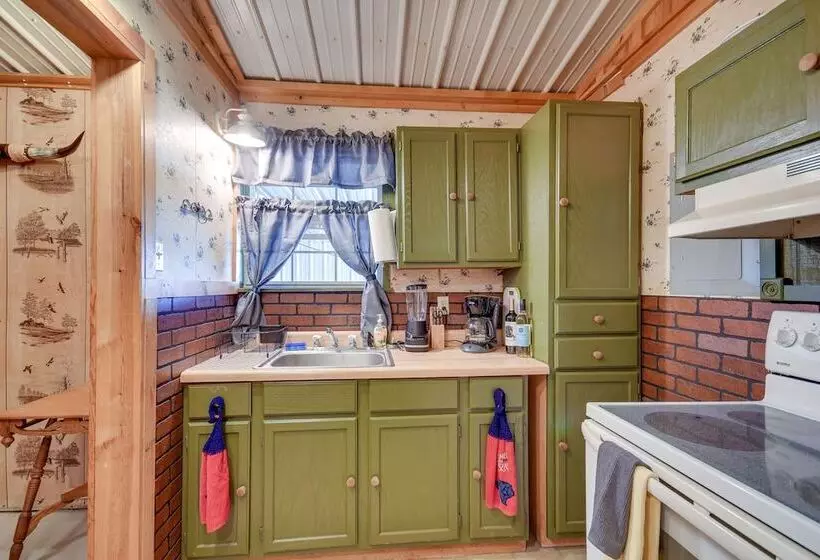 Stargaze, Hike & Kayak: Cabin Near Copper Breaks!