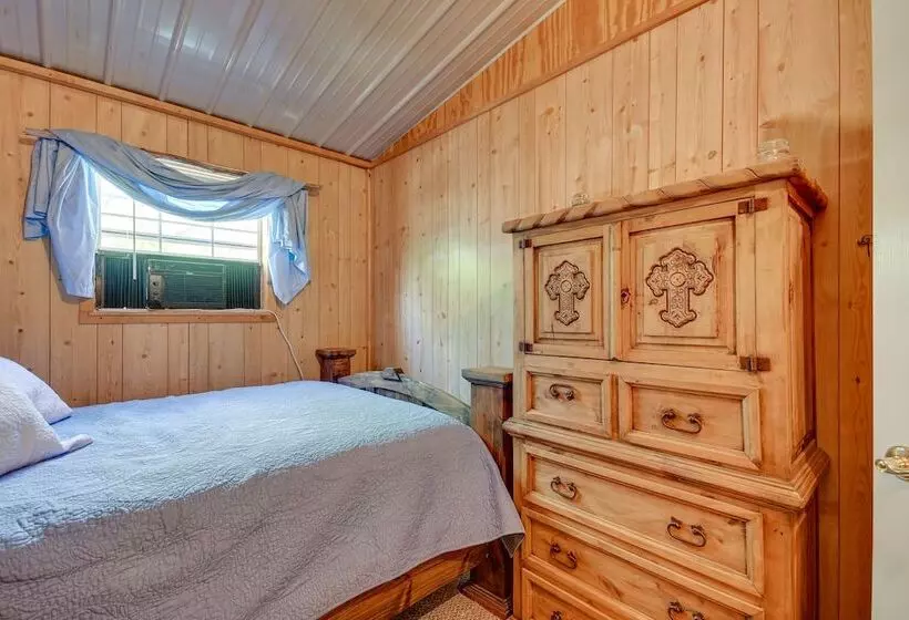 Stargaze, Hike & Kayak: Cabin Near Copper Breaks!