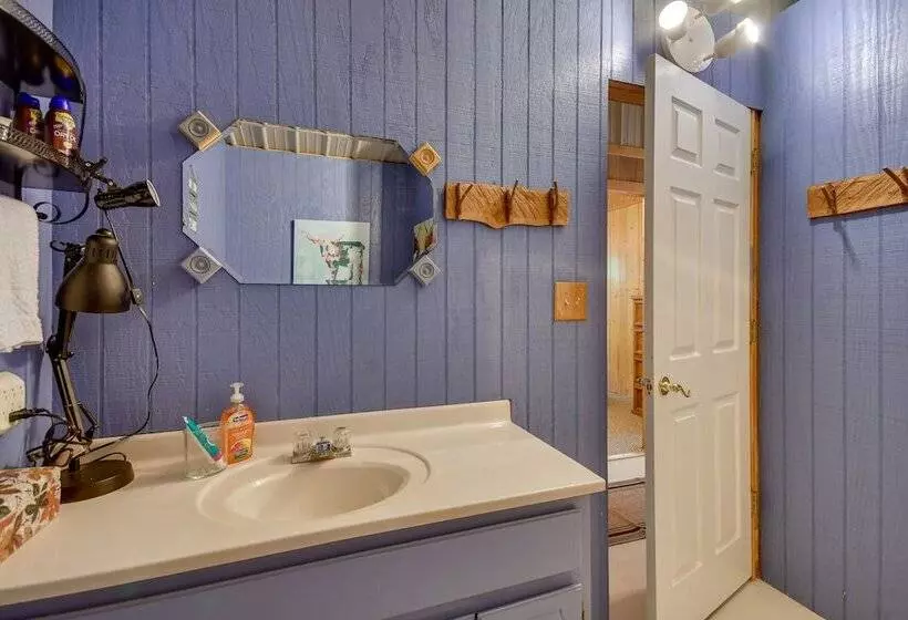 Stargaze, Hike & Kayak: Cabin Near Copper Breaks!