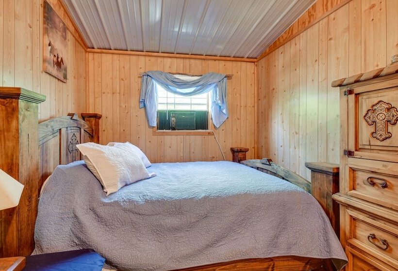 Stargaze, Hike & Kayak: Cabin Near Copper Breaks!