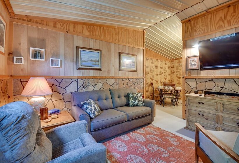 Stargaze, Hike & Kayak: Cabin Near Copper Breaks!