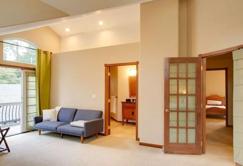 Downtown Coeur Dalene Home Rental: Walk To Beach!