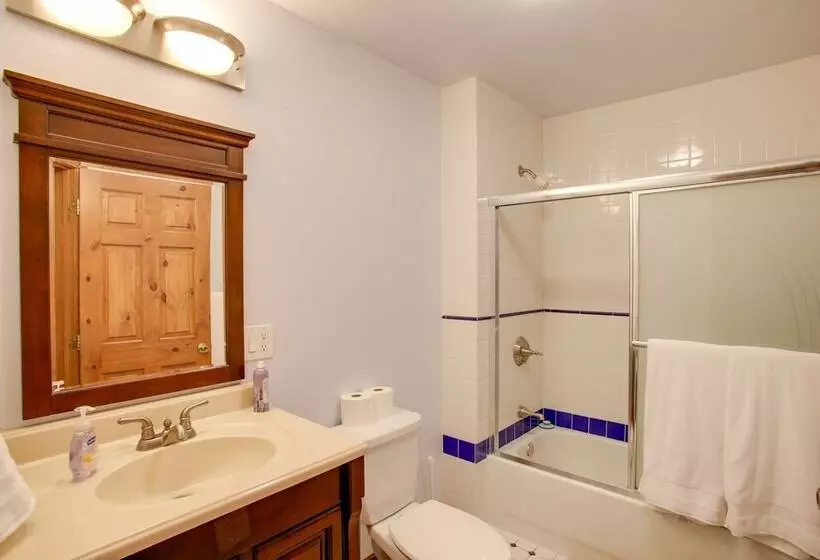 Downtown Coeur Dalene Home Rental: Walk To Beach!