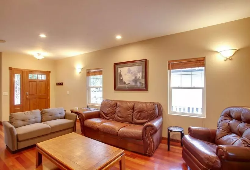 Downtown Coeur Dalene Home Rental: Walk To Beach!