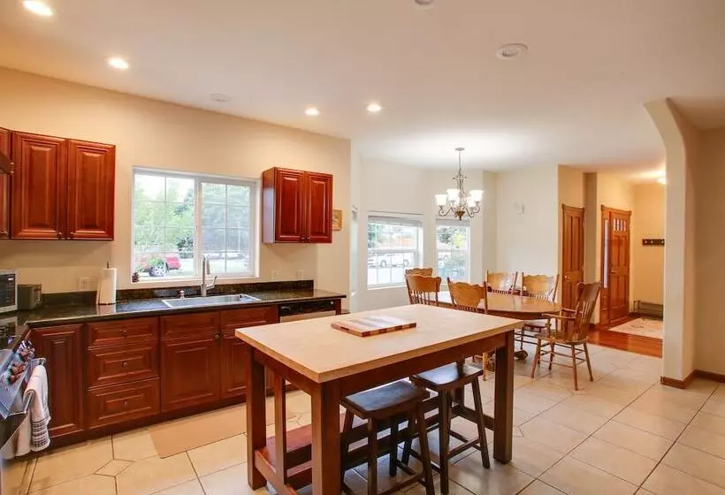 Downtown Coeur Dalene Home Rental: Walk To Beach!