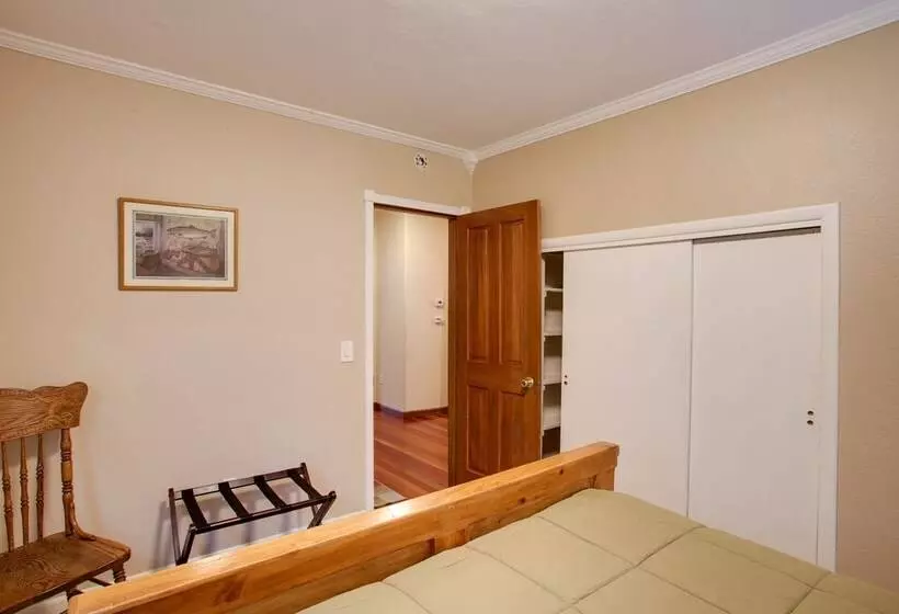 Downtown Coeur Dalene Home Rental: Walk To Beach!