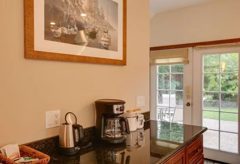 Downtown Coeur Dalene Home Rental: Walk To Beach!