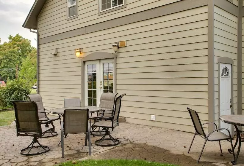 Downtown Coeur Dalene Home Rental: Walk To Beach!