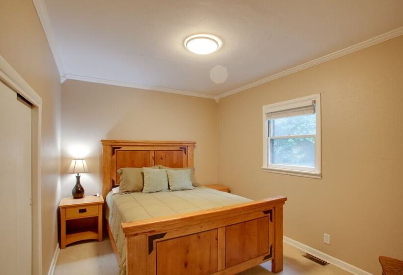 Downtown Coeur Dalene Home Rental: Walk To Beach!