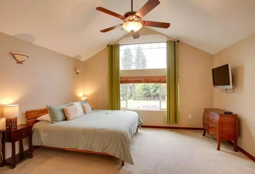 Downtown Coeur Dalene Home Rental: Walk To Beach!