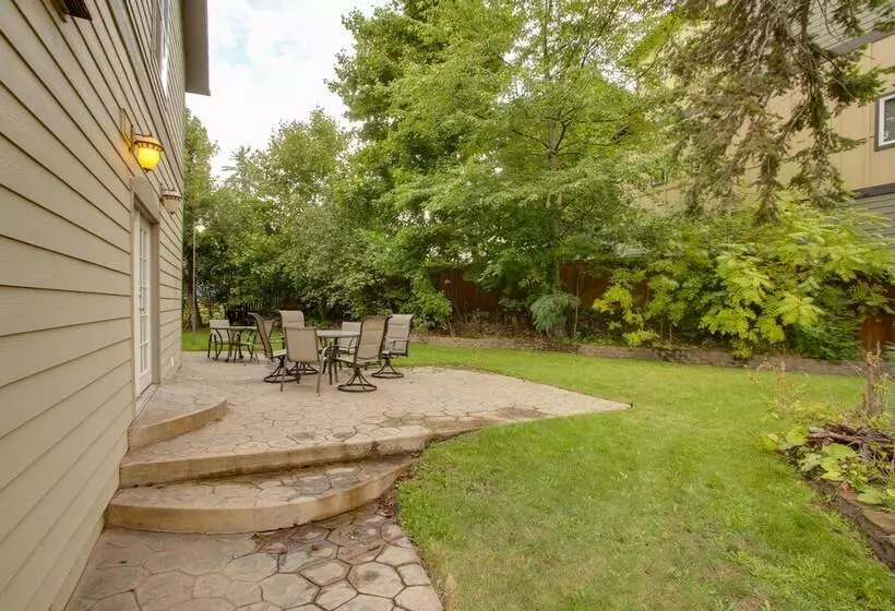 Downtown Coeur Dalene Home Rental: Walk To Beach!