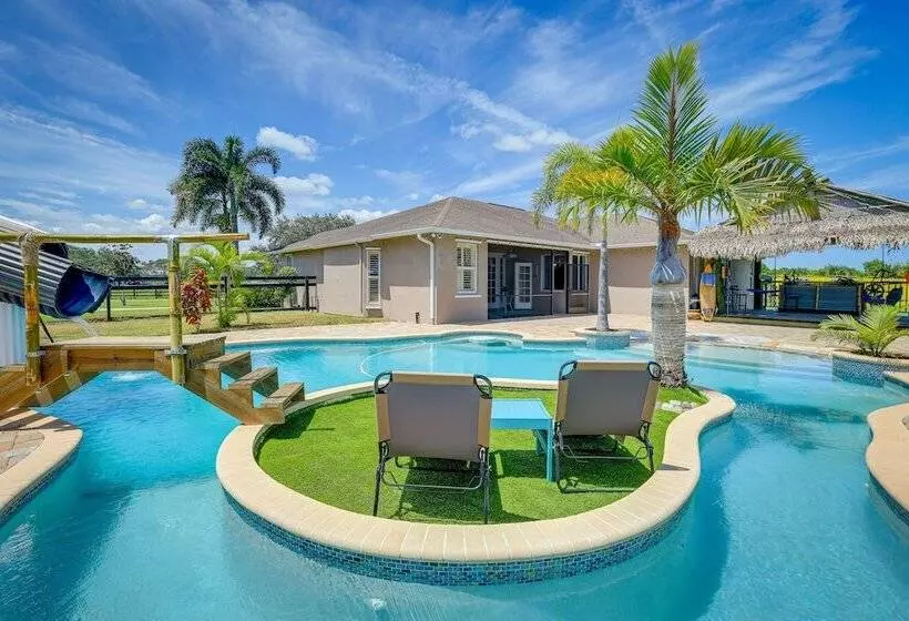 Fort Pierce Escape: Beach Entry Pool, Waterslide!