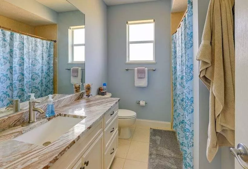 Fort Pierce Escape: Beach Entry Pool, Waterslide!