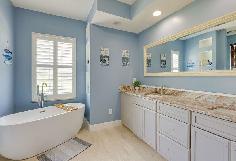 Fort Pierce Escape: Beach Entry Pool, Waterslide!