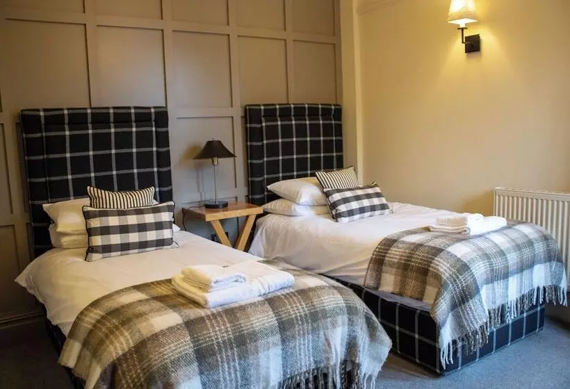 簡易ホテル Assherton Arms