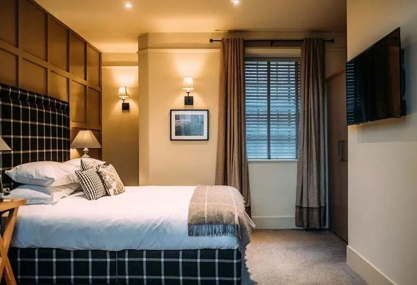 簡易ホテル Assherton Arms