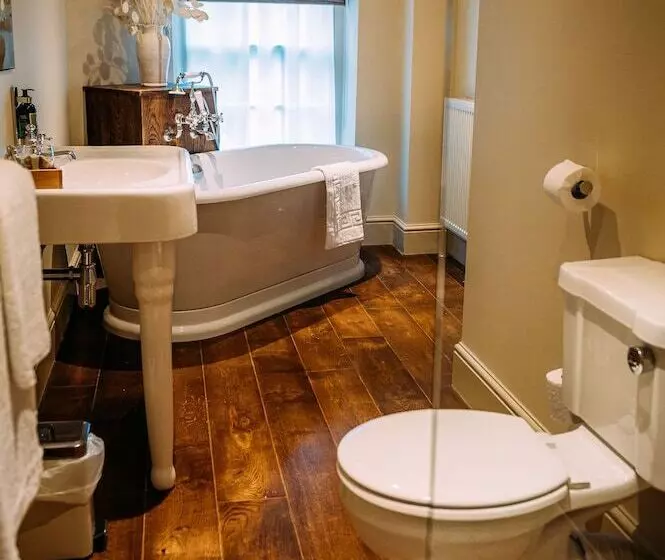 簡易ホテル Assherton Arms