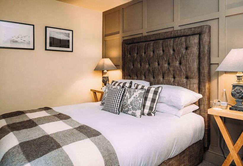 여관 Assherton Arms