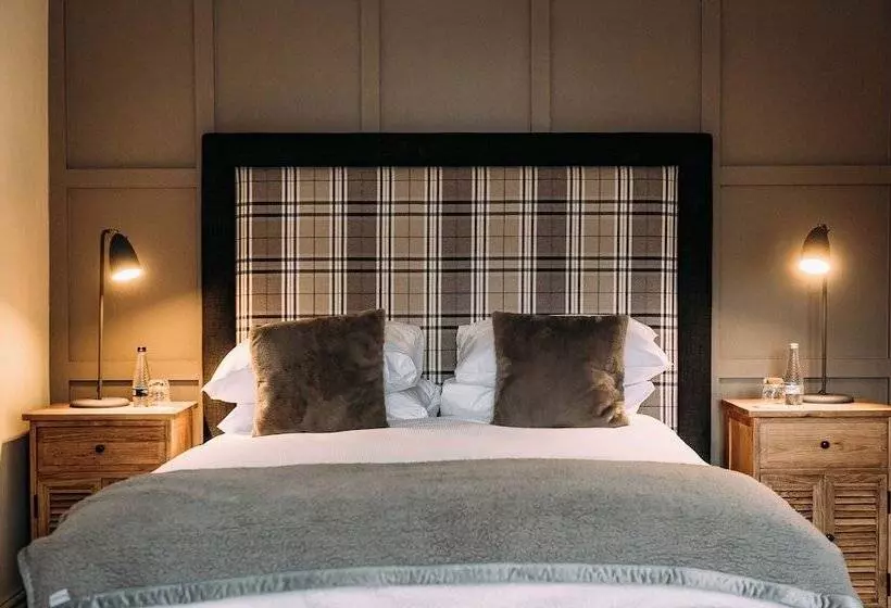 簡易ホテル Assherton Arms