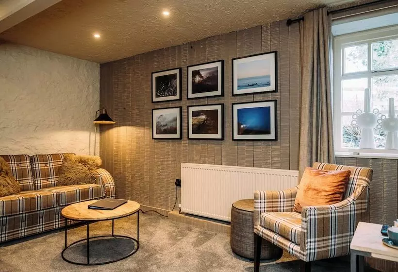 簡易ホテル Assherton Arms