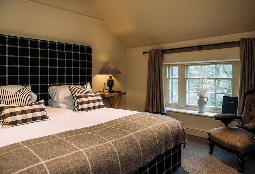 Хостел Assherton Arms