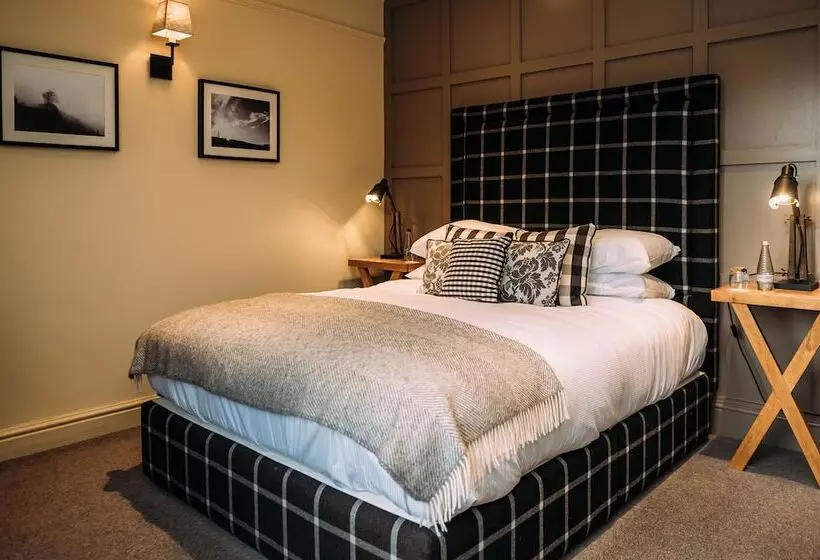 簡易ホテル Assherton Arms