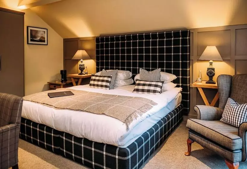 簡易ホテル Assherton Arms