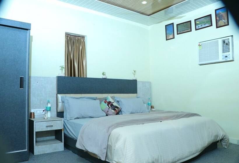 Отель Corbett Life Resort