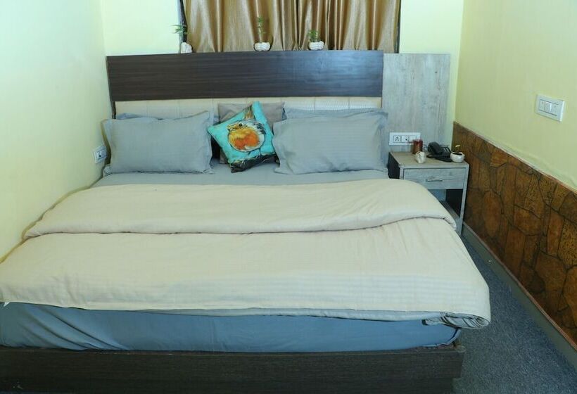 Отель Corbett Life Resort