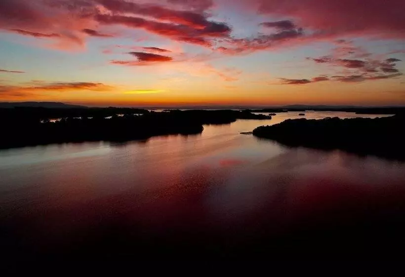 Hotelli Further.space At Carrickreagh Bay