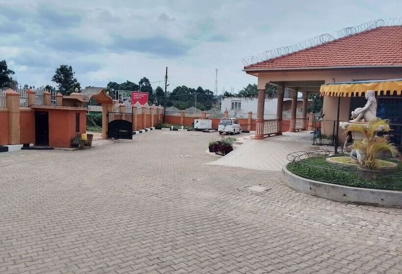 Отель New Palm Royal