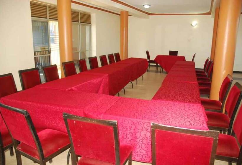 Отель New Palm Royal