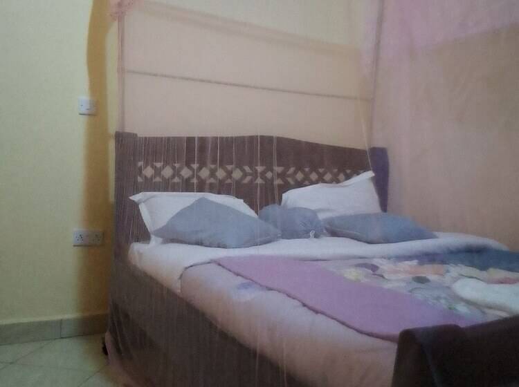 Отель New Palm Royal