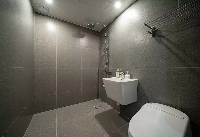 Hound Hotel Gimhae Samgye