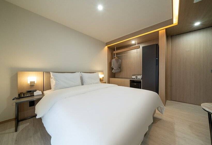 Hound Hotel Gimhae Samgye