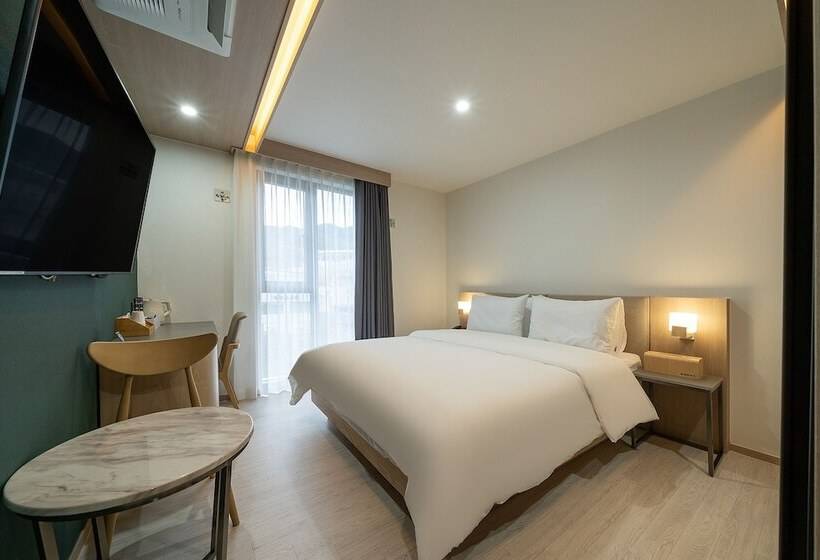 Hound Hotel Gimhae Samgye