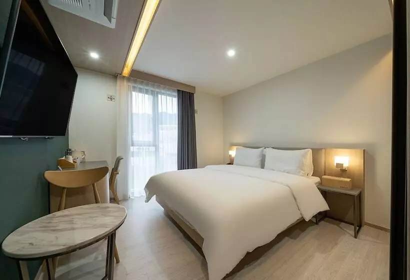 Hound Hotel Gimhae Samgye