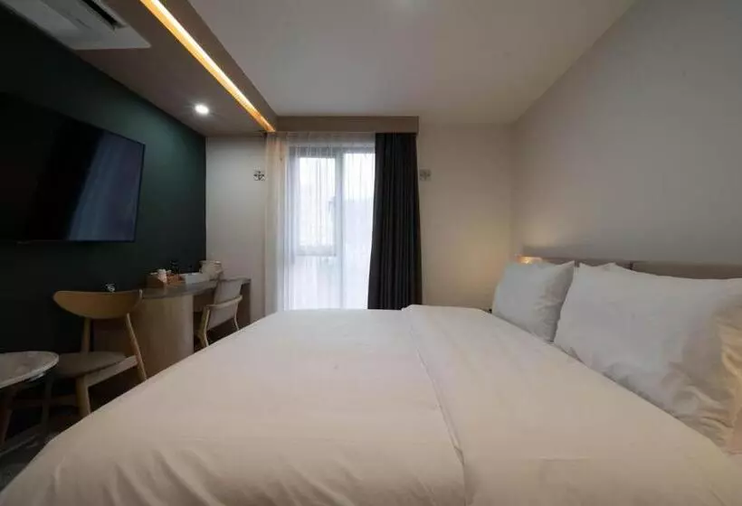 Hound Hotel Gimhae Samgye