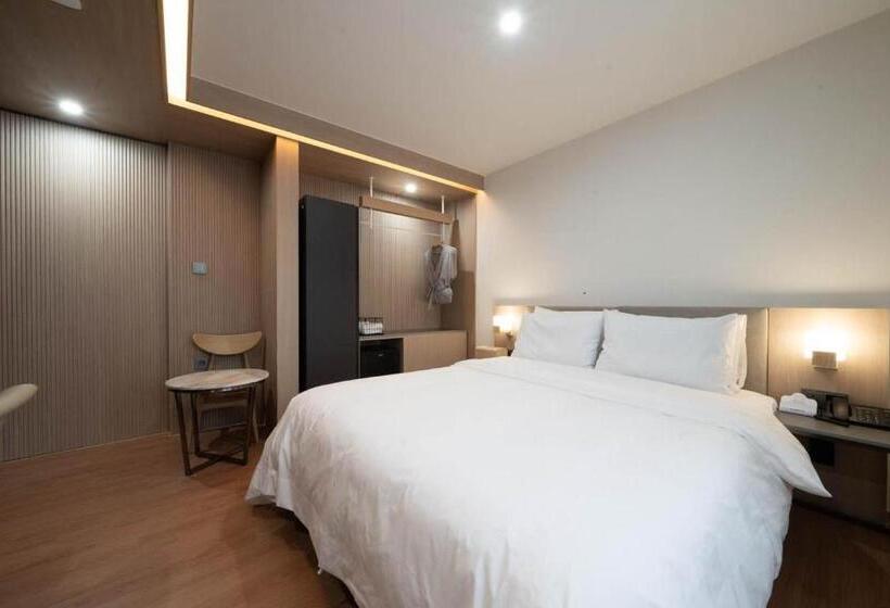 Hound Hotel Gimhae Samgye