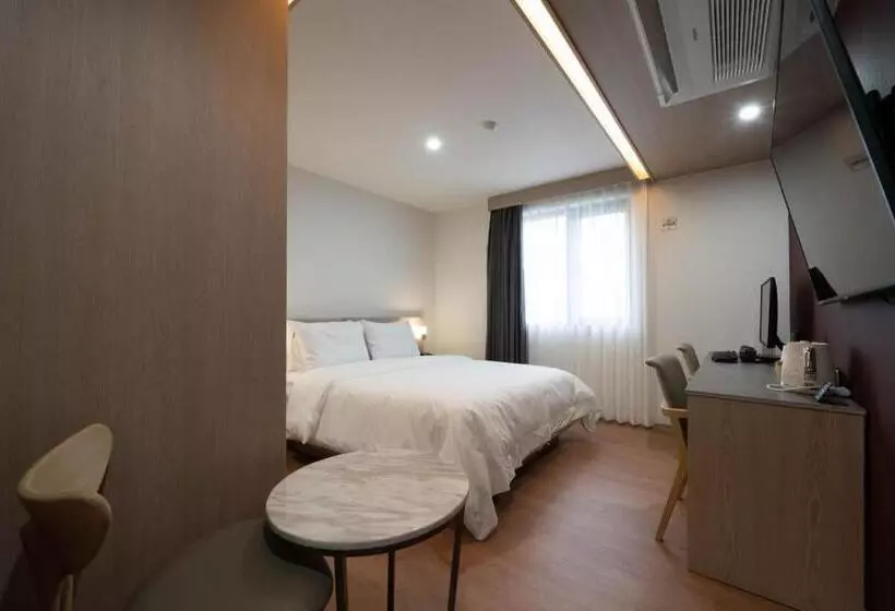 Hound Hotel Gimhae Samgye