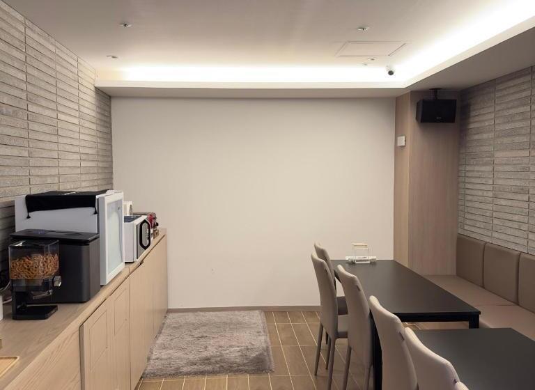 Hound Hotel Gimhae Samgye